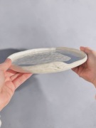 Płaski talerz ceramiczny handmade | naturalne wykończenie | unikat