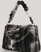 Torba na ramię ze sztucznego futerka z łańcuszkiem URLOP