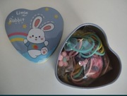 Zestaw 20 gumek ozdobnych w metalowym sercu królik 