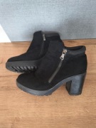 Vices * czarne botki na słupku * 36