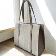 Torba beżowa shopperka na ramię – elegancka, pojemna, minimalistyczna