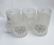 Kubek szklanny z motywem kwiatowym