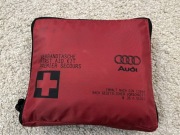 AUDI ORYGINAL Apteczka 8W0860282