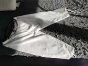 Ogromne śnieżnobiałe bawełniane spodnie do kolan