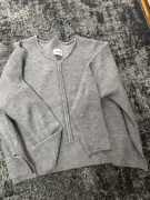 Luźny sweterek  polskiej marki Me gusta 