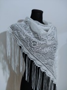 Ażurowa biała chusta Boho z frędzlami używana stan bdb 