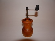 Młynek do pieprzu Prl, stary drewniany młynek, młynek drewniany Prl