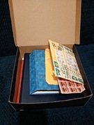 Pudło ze starymi albumami znaczkami pocztowymi kopertami 