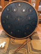 Tongue Drum 14 cali 15 tonów Handpan, D Major, pałeczki, torba (Czarny)
