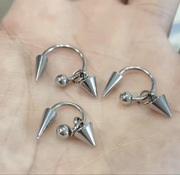 Punkowe kolczyki z nitami – gotycki styl w nowoczesnym wydaniu