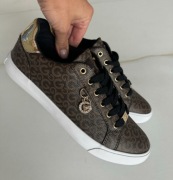 GUESS brązowe sportowe buty trampki biała podeszwa złote logo 40,5-41