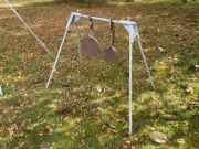 Stojak wieszak MINI NISKI do gongów strzeleckich