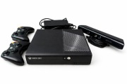 Xbox 360 E + Kinect + 2 pady + 14 gier