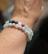 Błyszcząca bransoletka 8 mm flaga genderfluid LGBT lgbtq minerały rozmiary