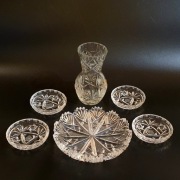 Komplet kryształowy (2), 1 talerz, 4 podstawki, 1 wazon, SZKŁO KRYSZTAŁOWE