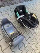Nosidełko Cybex z bazą ISOFIX i wkładką niemowlęcą.