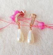 Nowe kolczyki białe perełki retro złoty kolor różowe