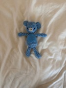 Handmade - niebieski miś na szydełku