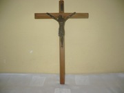 Pamiątki PRL-u krzyż drewno + mosiądz 33,7 cm