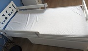 Łóżko Ikea Kritter z materacem, szufladą i barierkami