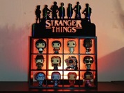 Stand Stranger Things na figurki Kinder Joy