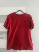 czerwona koszulka jordan