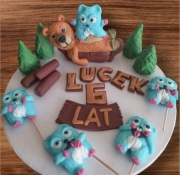 Z masy cukrowej na tort grizzy I lemingi 