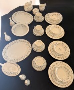 Zestaw obiadowy i do kawy. Angielska porcelana. 