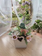 Niewielka kompozycja kwiatowa serce flower box