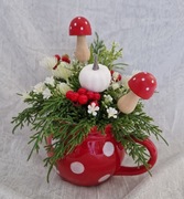 Kompozycja jesienna, stroik jesienny  w ceramicznym kubku, muchomorki