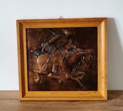 Płaskorzeźba „Polowanie wg Kossaka” – PRL, rękodzieło, 40x37 cm