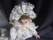 VINTAGE  PORCELANOWA KOLEKCJONERSKA  LALKA  KARINA /1/BOBAS