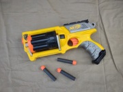 pistolet Nerf Maverick REV-6 i Nerf vortex proton .