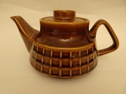 Pruszków, imbryk do herbaty, serwis Sylwia, wzór kratka, porcelit PRL