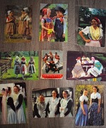 Pocztówki ze strojami folkowymi ,ludowymi  - 18 sztuk + leporello