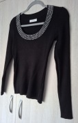 Nowy czarny sweterek prążek dekolt cyrkonie firmy M.B.21 r. uniwersalny 
