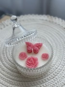 Świeca w ozdobnym szklanym pojemniku z pokrywką – Róże i motyl 250 ml