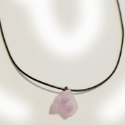 Wisiorek z Ametystem na rzemyku