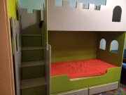 ŁÓŻKO PIĘTROWE ZE SCHODKAMI