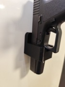 Uchwyt magnetyczny na broń- pistolet/ organizacja szafy sejfu