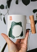 Kubek zielona smutna Żaba, Grumpy Frog, drewniana rączka, 330ml