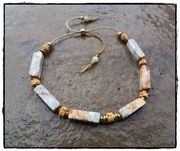 Bransoletka HANDMADE na nici z kamieni naturalnych brąz beż pomarańcz