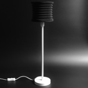 Lampka czerń od Monokat.design, ręcznie składana,produkt stworzony w Polsce