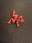 Zabawkowa żabka żaba gumowa czerwona czarna ok 7cm stan dobry 