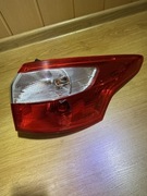 FORD FOCUS III MK3 KOMBI . LAMPA TYLNA PRAWA W BŁOTNIK