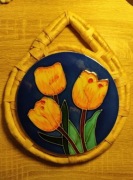 Dekoracyjny talerz ścienny – rękodzieło, tulipany, styl retro/boho