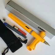 Wieczne pióro LAMY SAFARI EF na naboje + tłoczek do atramentu i etui. Nowe.