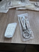 Pokrowiec na kluczyk z breloczkiem vw