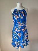 Sukienka na szyję do kolan taliowana w kwiaty niebieska wiskoza Mango M 38