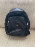 Czarny plecaczek a la skóra SHEIN